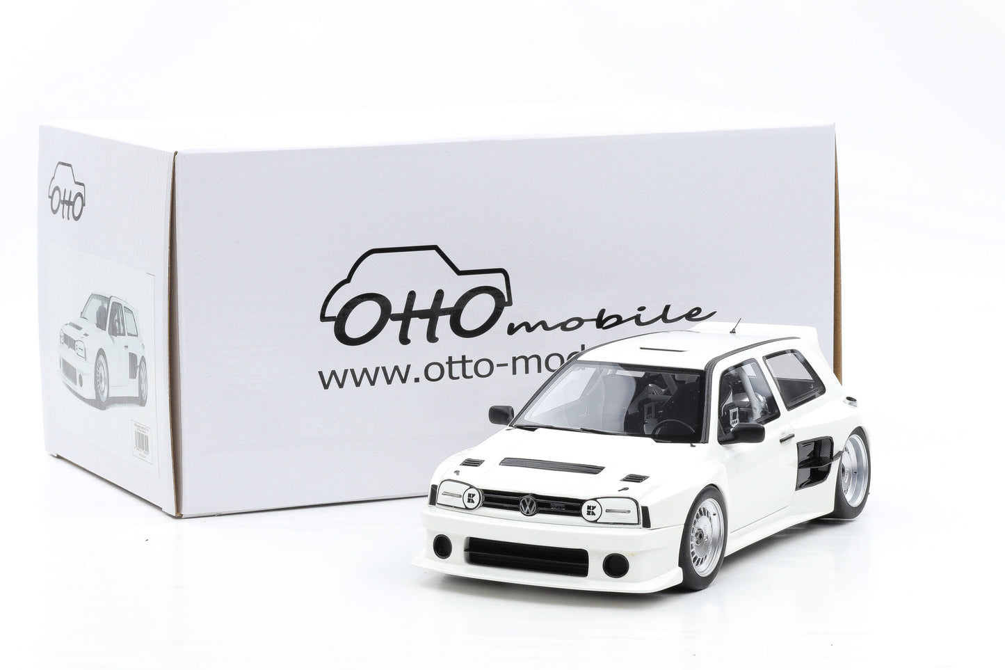 1:18 OTTOmobile VW Volkswagen Golf 3 III Khyzyl Saleem 2024 white + Vitrine