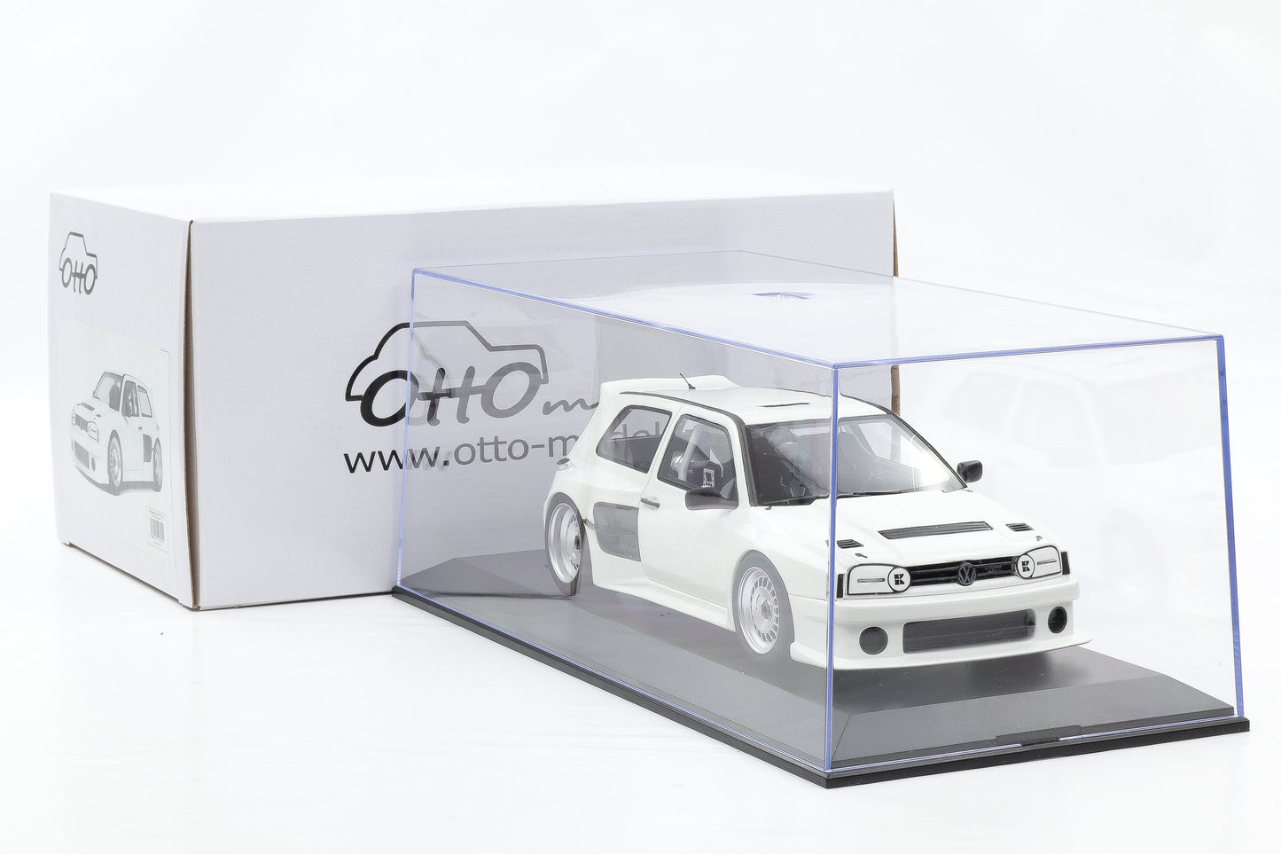 1:18 OTTOmobile VW Volkswagen Golf 3 III Khyzyl Saleem 2024 white + Vitrine