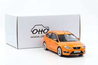 1:18 OTTOmobile Ford Focus Mk2 ST 2.5 2006 orange metallic OT961 + Vitrine