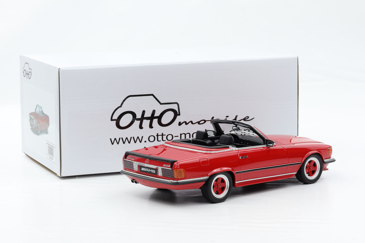 1:18 OTTOmobile Mercedes-Benz 500SL R107 AMG rot 1986 mit Vitrine