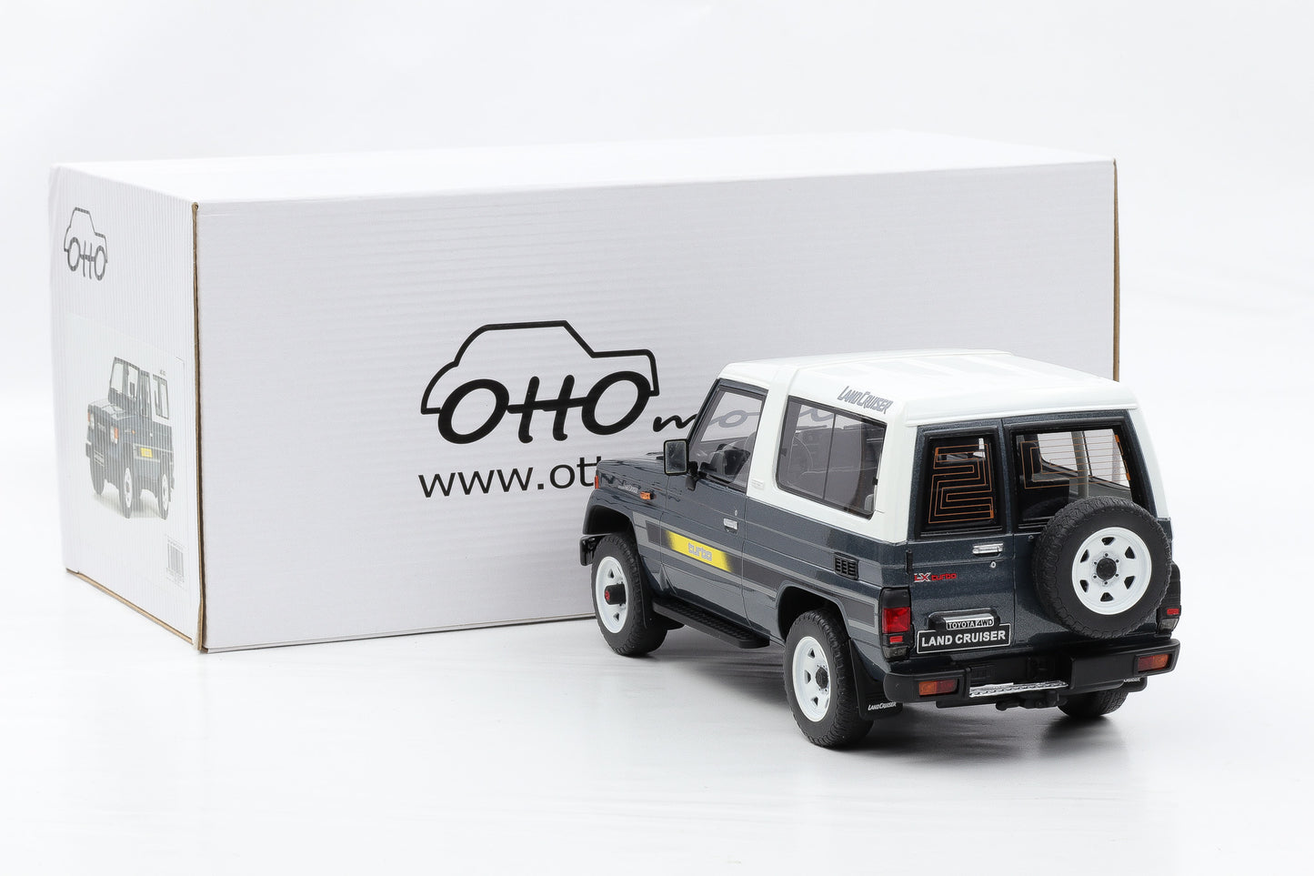 1:18 OTTOmobile Toyota Land Cruiser LJ 73 1987 grau OT437 + Vitrine
