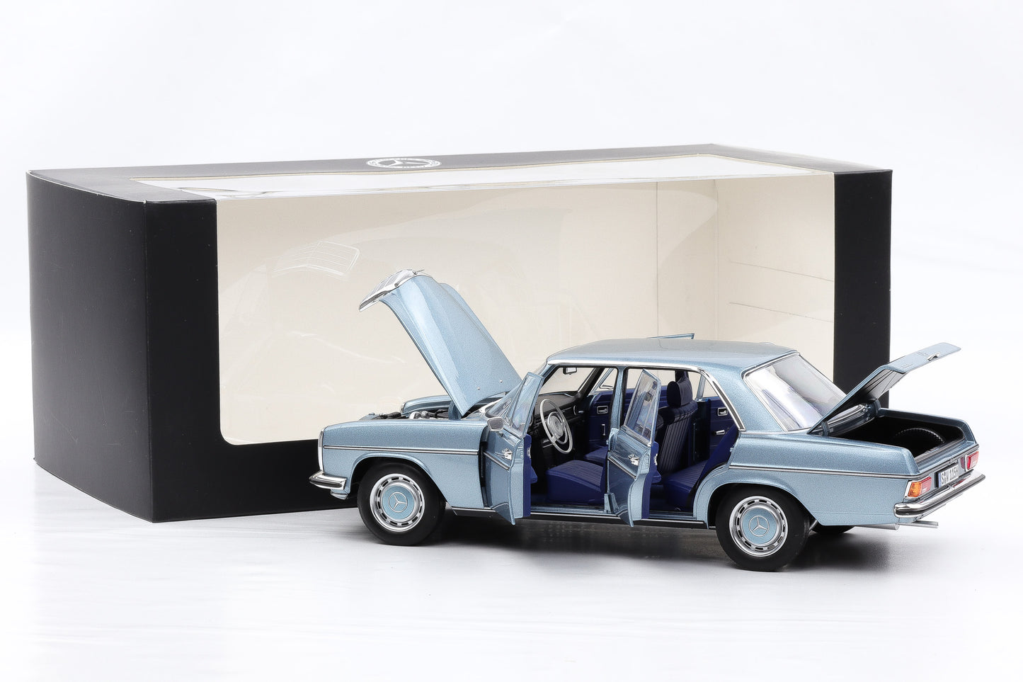 1:18 Mercedes-Benz 200 /8 W115 Graublau metallic 1968 Norev Dealer