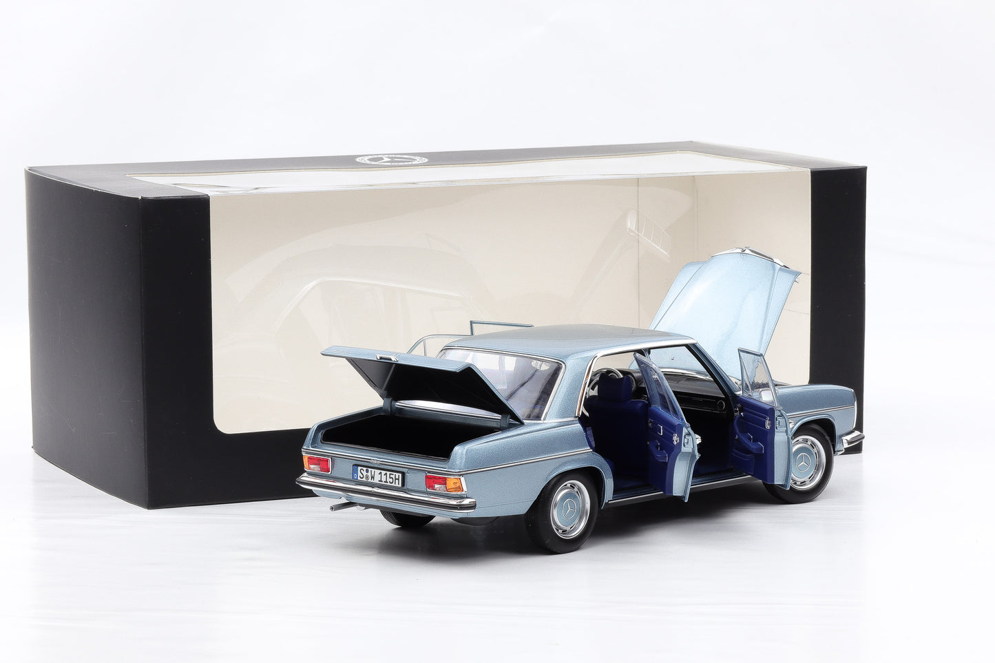 1:18 Mercedes-Benz 200 /8 W115 Graublau metallic 1968 Norev Dealer