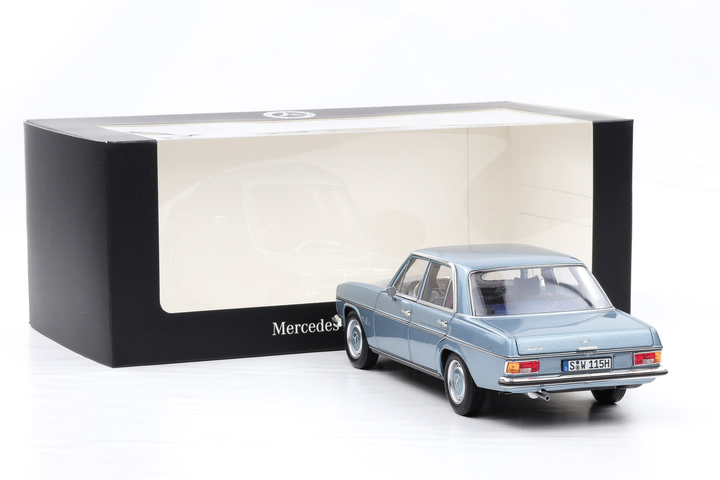 1:18 Mercedes-Benz 200 /8 W115 Graublau metallic 1968 Norev Dealer