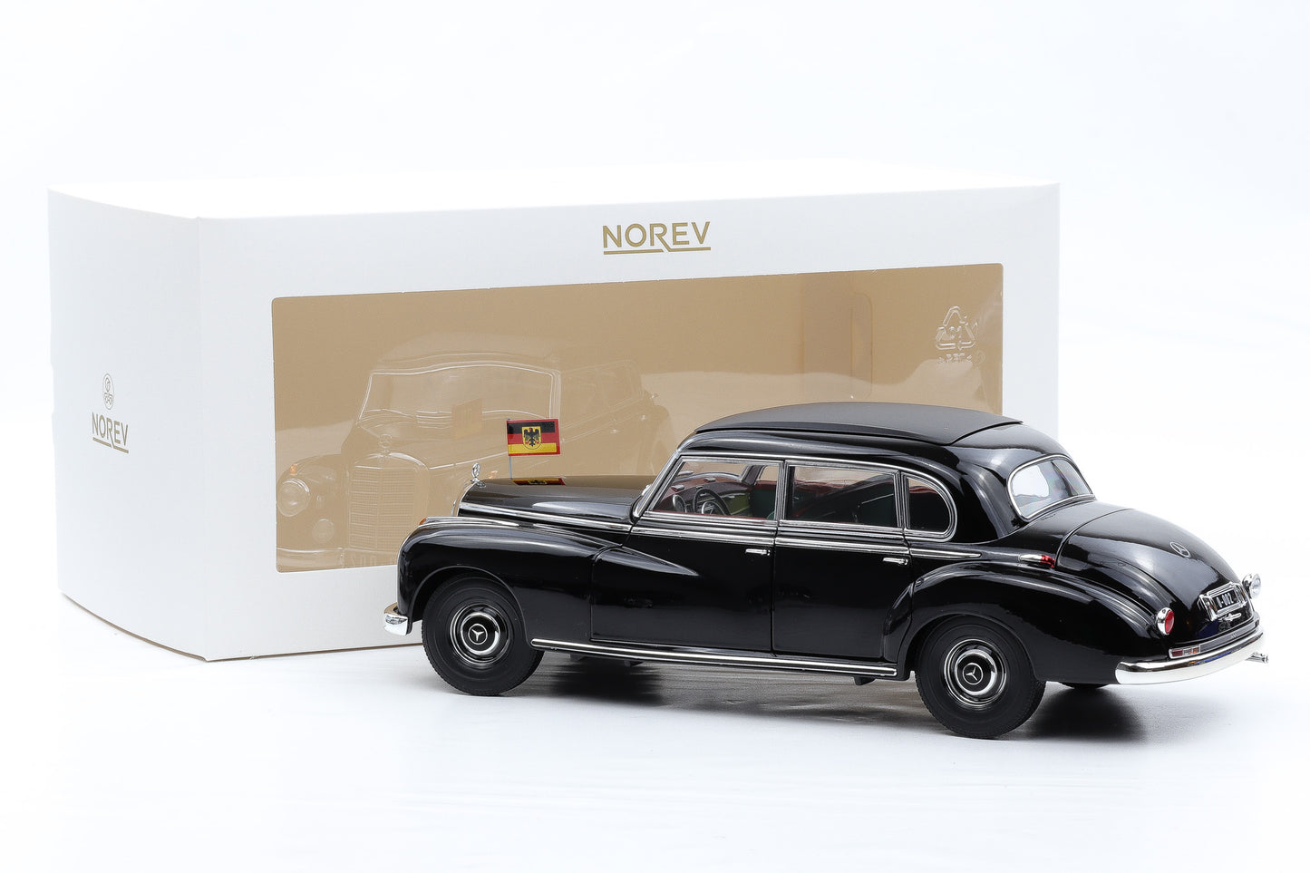 1:18 Norev Mercedes-Benz 300 W186 Adenauer schwarz 1955 mit Vitrine