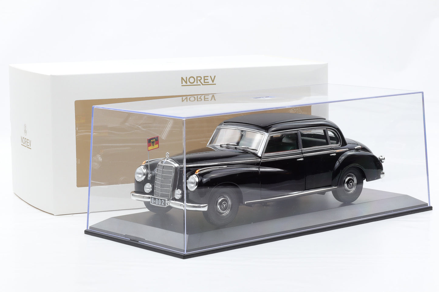 1:18 Norev Mercedes-Benz 300 W186 Adenauer schwarz 1955 mit Vitrine