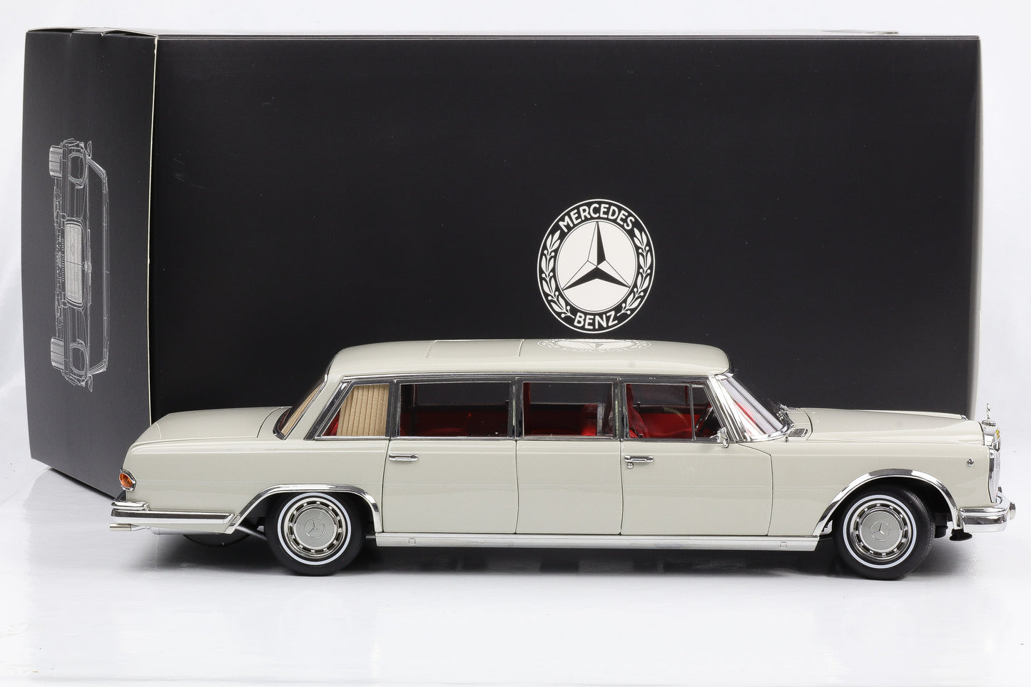 1:18 Mercedes-Benz 600 W100 Pullmann weißgrau NZG Dealer