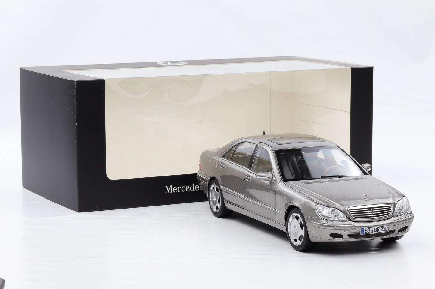 1:18 Norev Mercedes-Benz S600 S-Klasse W220 Cubanitsilber 2000/05 Dealer