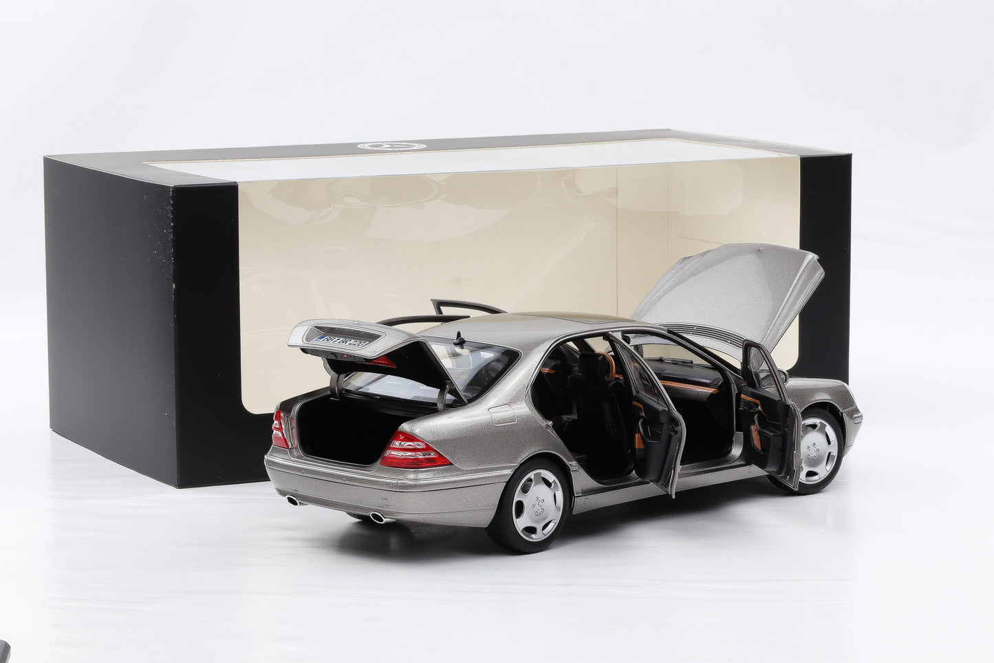 1:18 Norev Mercedes-Benz S600 S-Klasse W220 Cubanitsilber 2000/05 Dealer