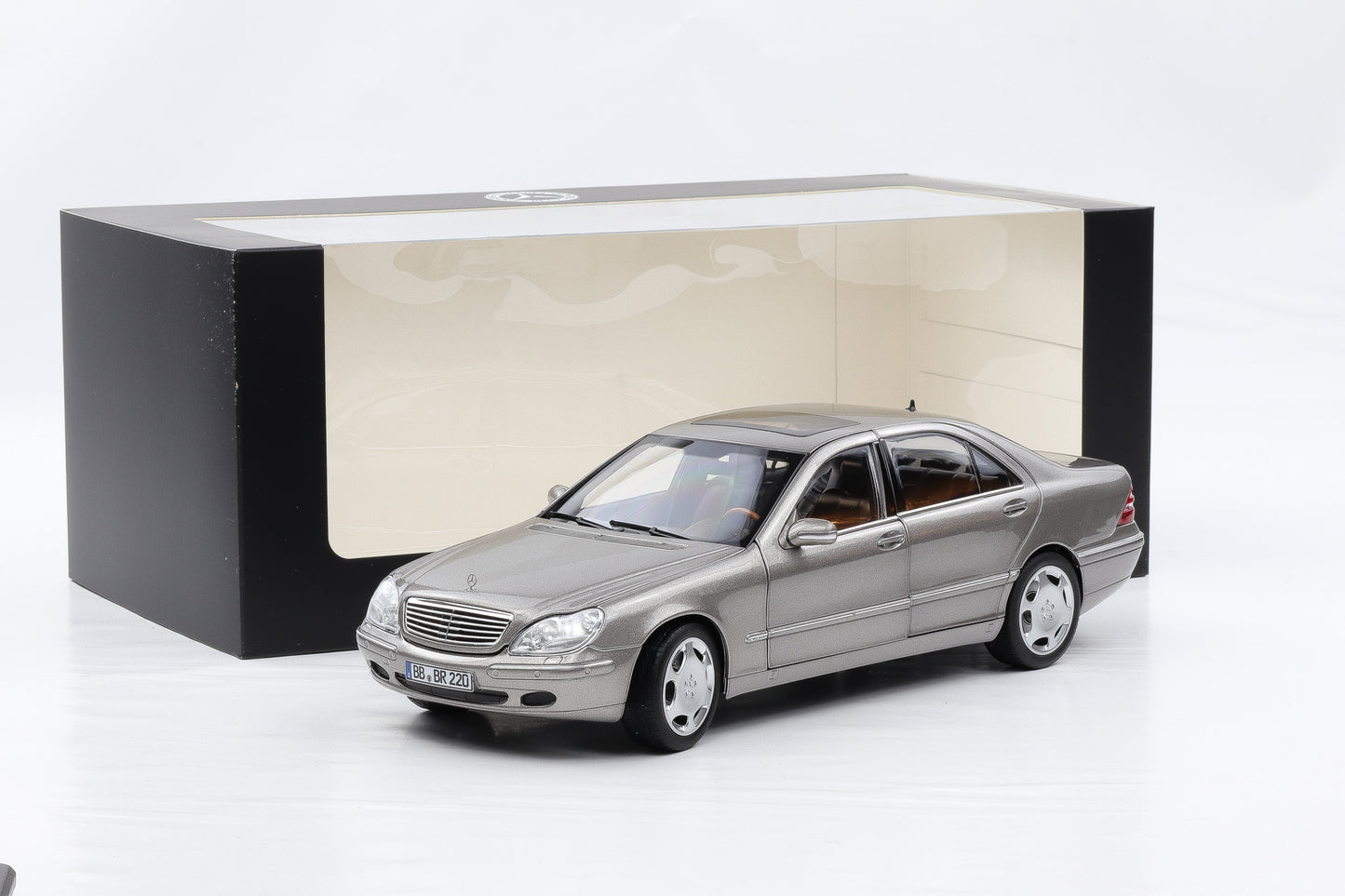 1:18 Norev Mercedes-Benz S600 S-Klasse W220 Cubanitsilber 2000/05 Dealer