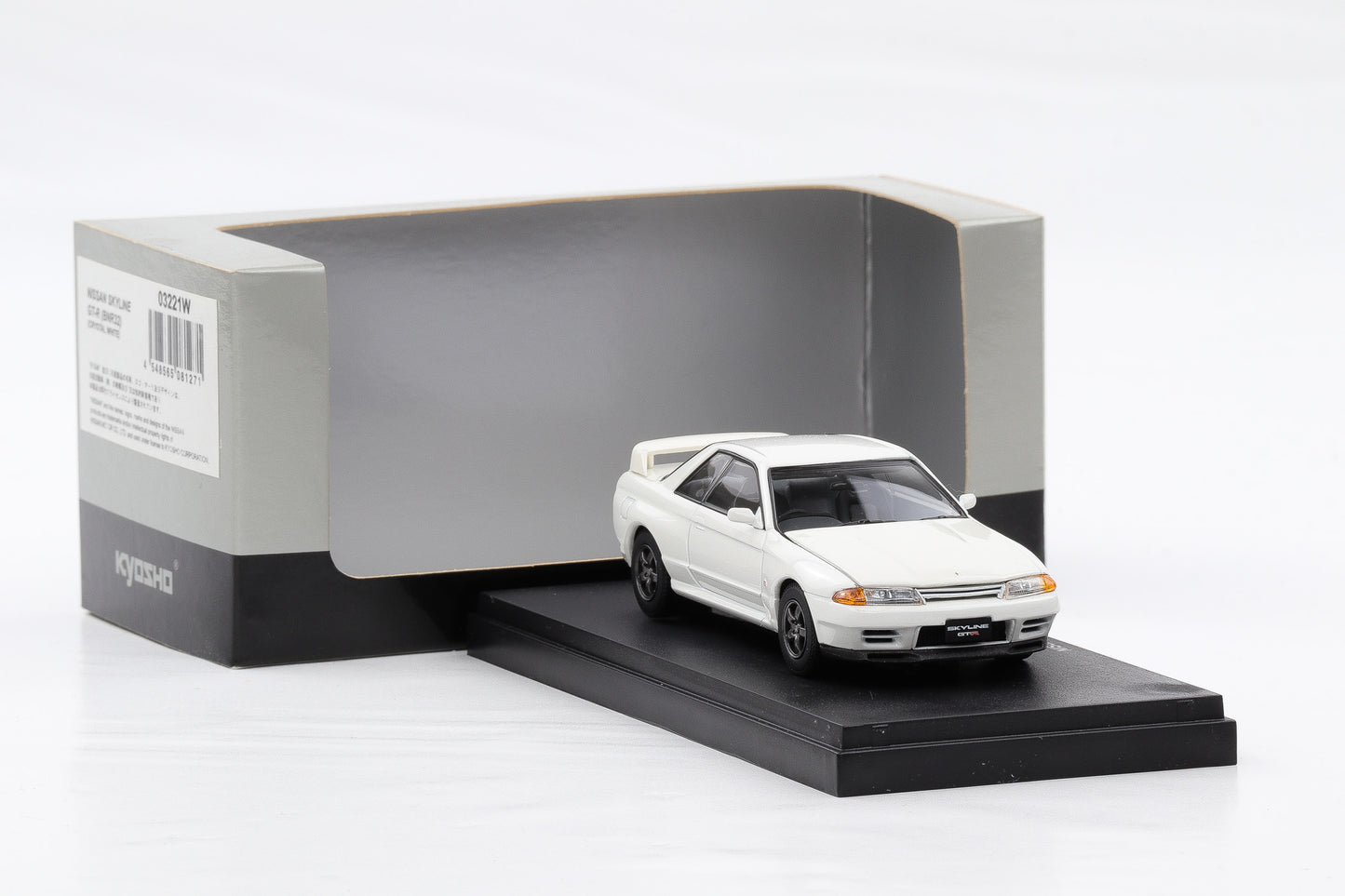 1:43 Kyosho Nissan Skyline GT-R BNR32 Chrystal white 03221W