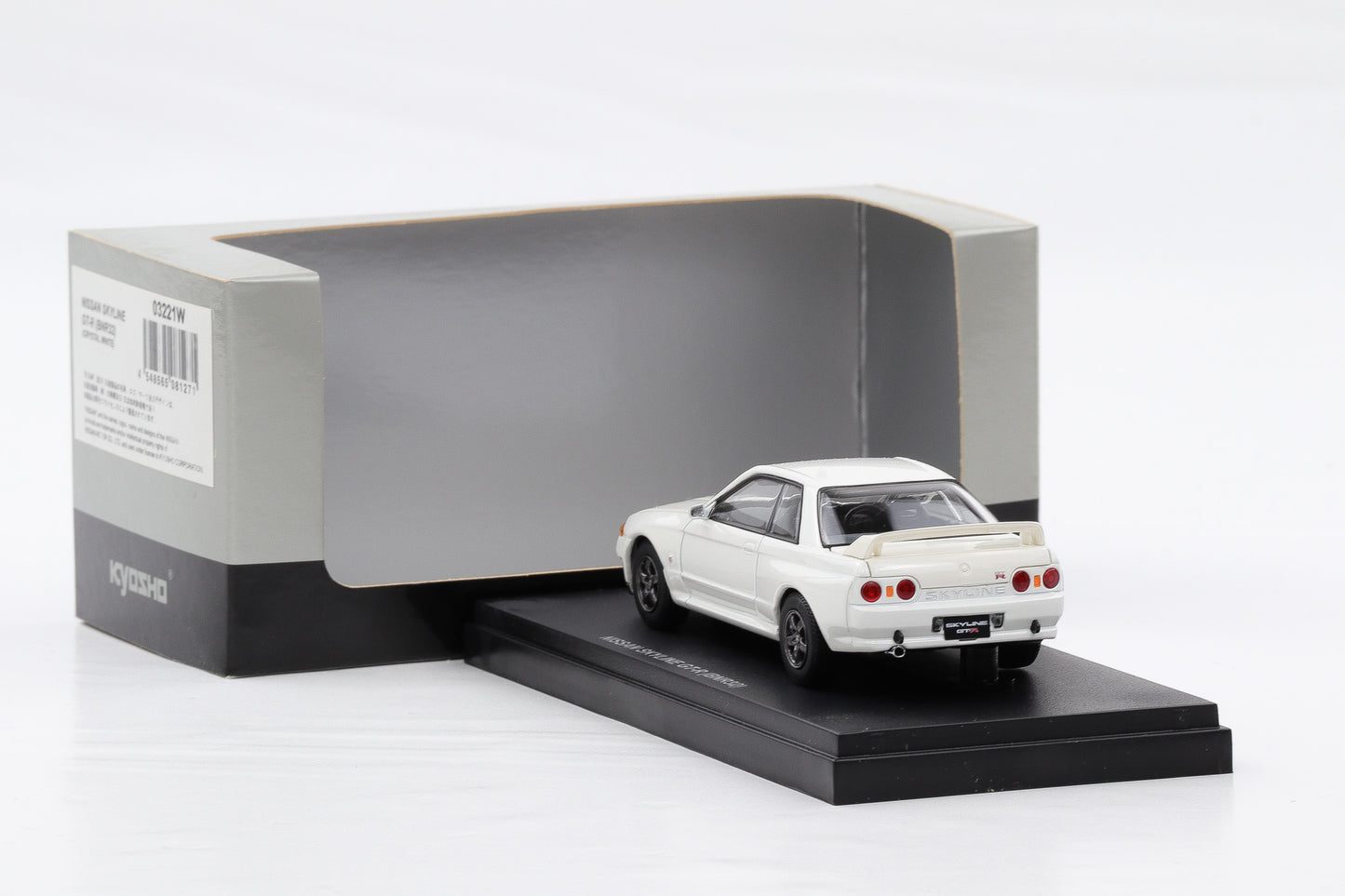 1:43 Kyosho Nissan Skyline GT-R BNR32 Chrystal white 03221W