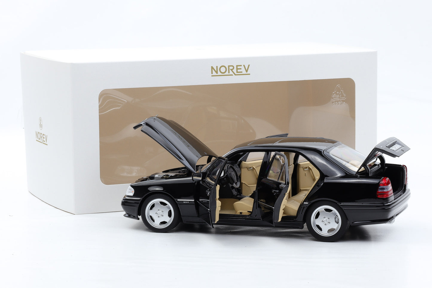1:18 Norev Mercedes-Benz C36 AMG W202 1993 obsidianschwarz + Vitrine