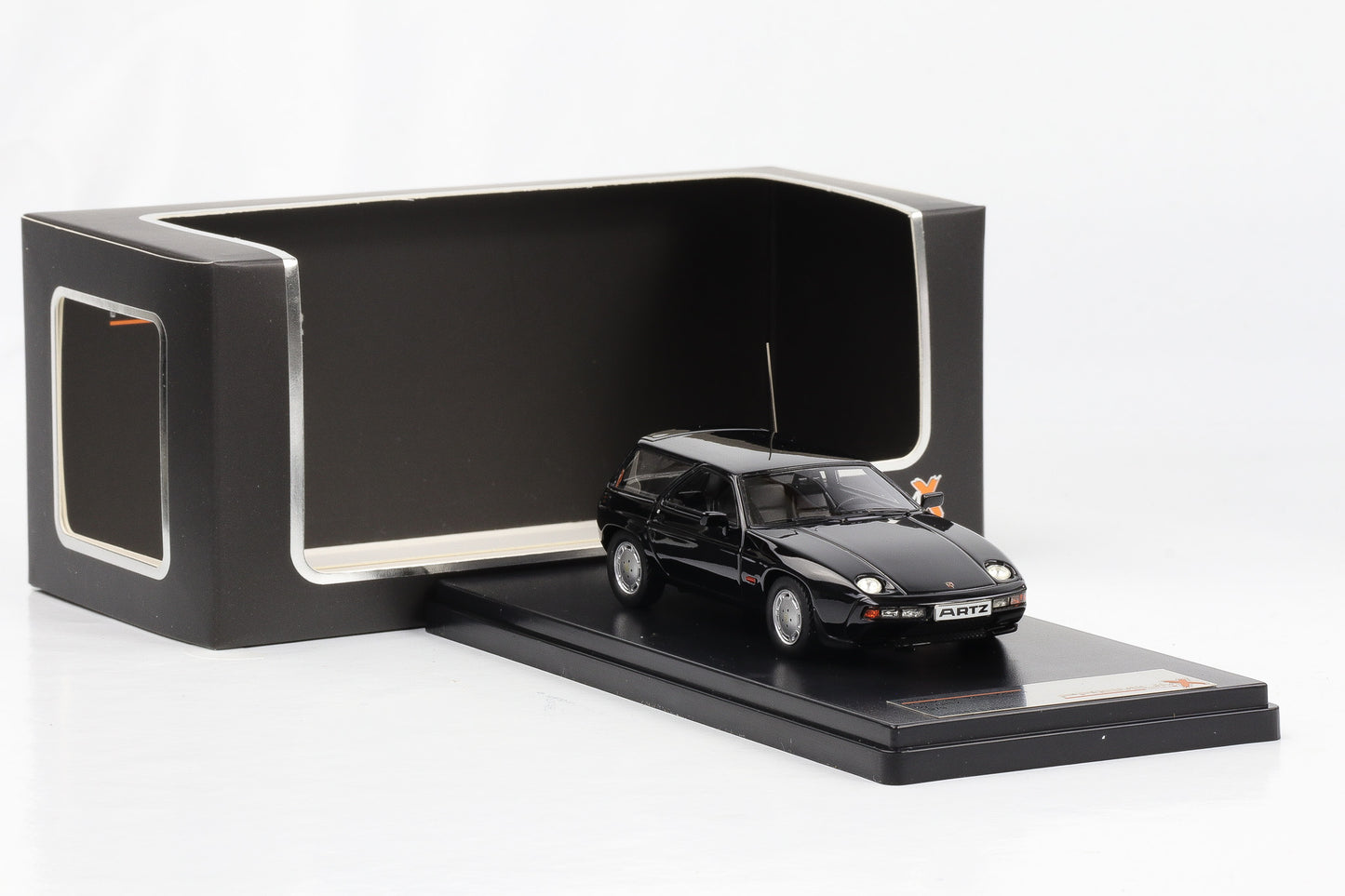 1:43 PremiumX Models Porsche 928S Kombi by "ARTZ" 1979 schwarz Limited