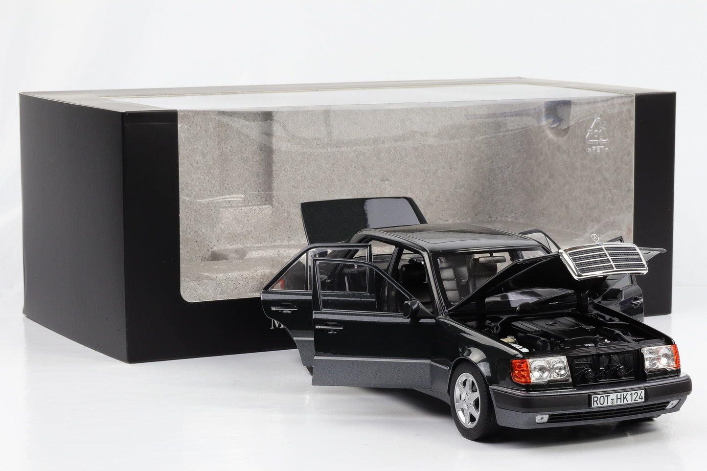 1:18 Mercedes-Benz 500 E 5.0 W124 blauschwarz metallic Norev limited 500 pcs