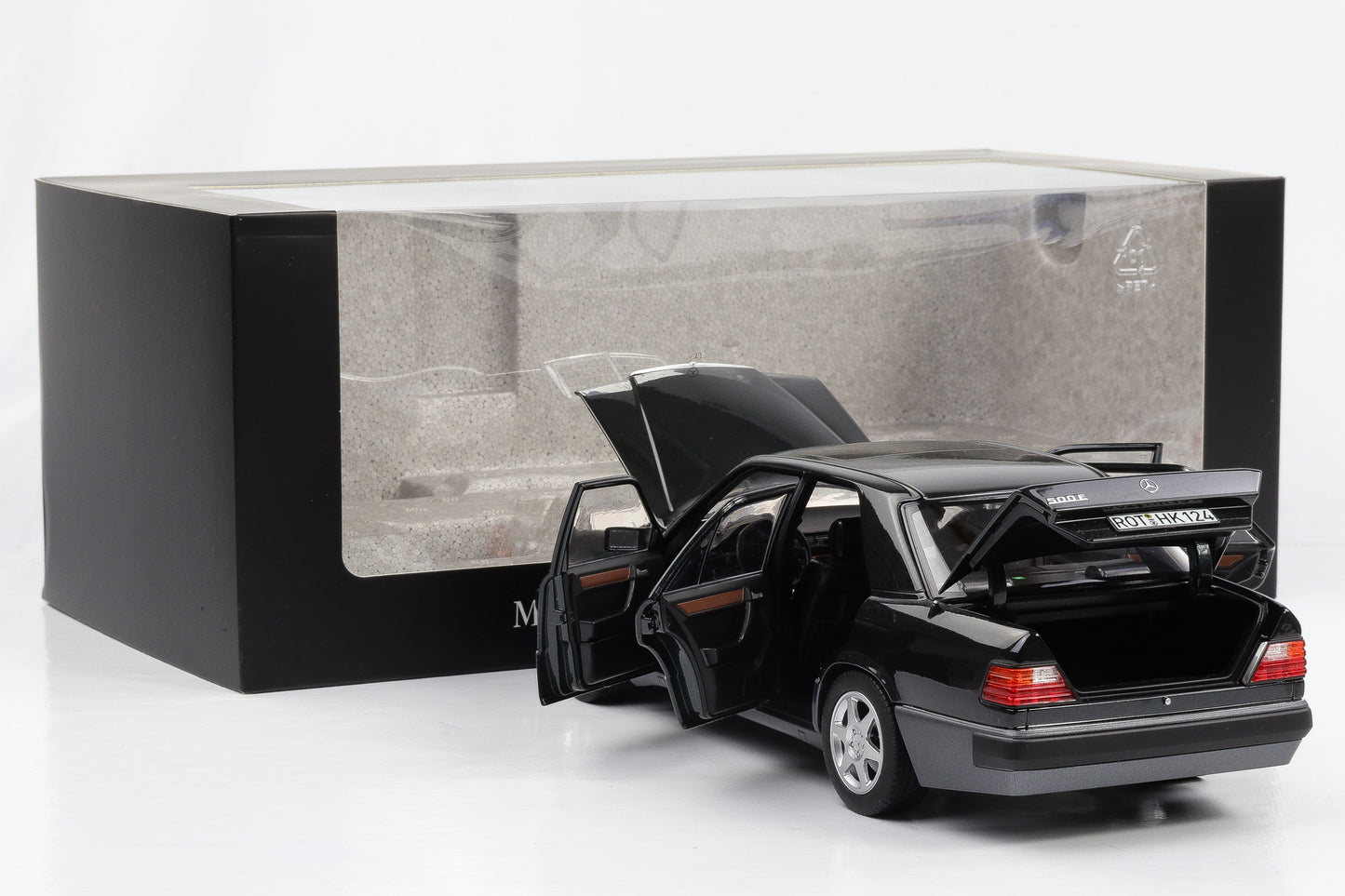 1:18 Mercedes-Benz W124 500 E 5.0 V8 blauschwarz metallic Norev dealer limited