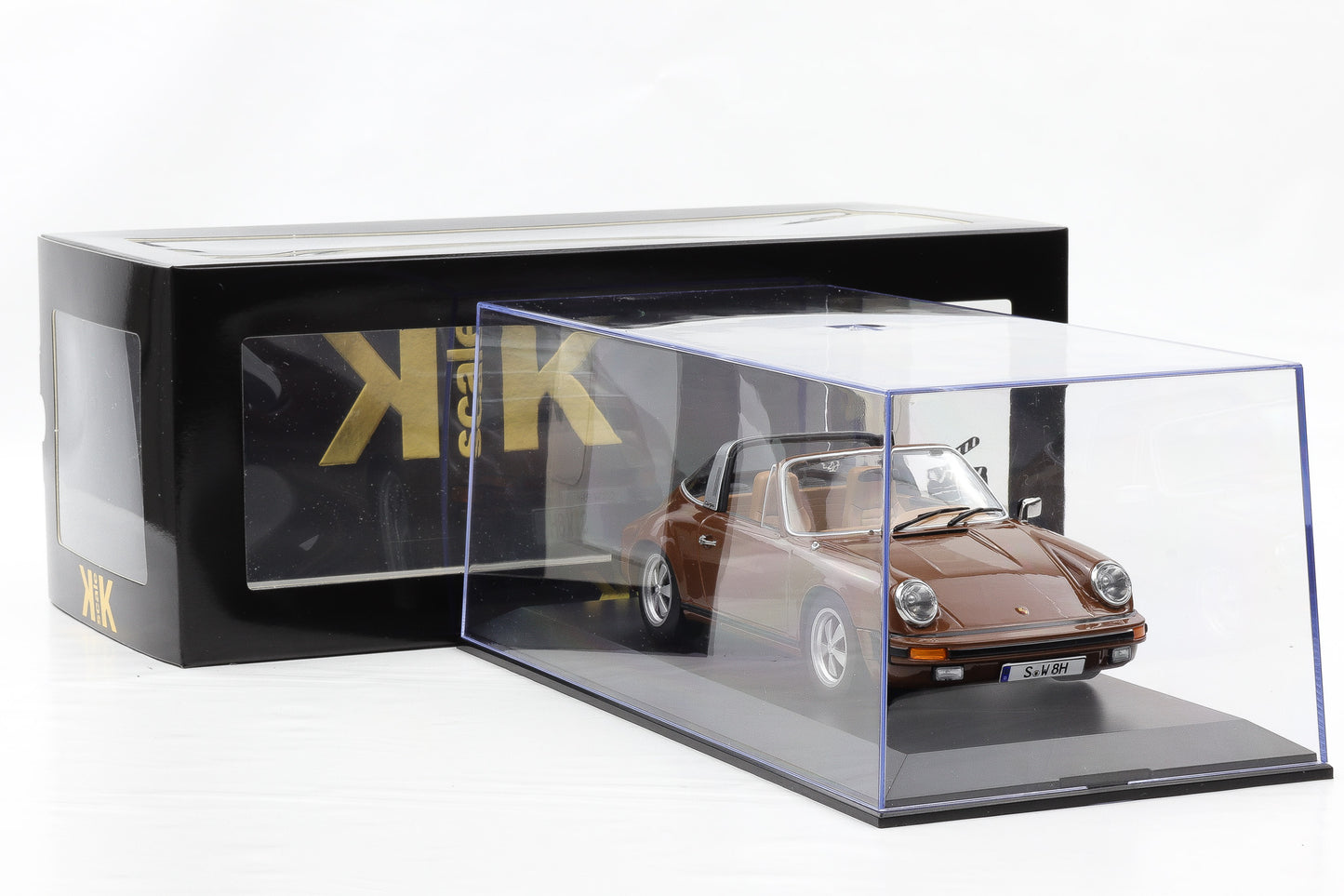1:18 KK Scale Porsche 911 SC Targa 1975 braun Tatort Stuttgart + Vitrine