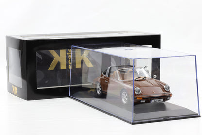 1:18 KK Scale Porsche 911 SC Targa 1975 braun Tatort Stuttgart + Vitrine