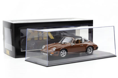 1:18 KK Scale Porsche 911 SC Targa 1975 braun Tatort Stuttgart + Vitrine