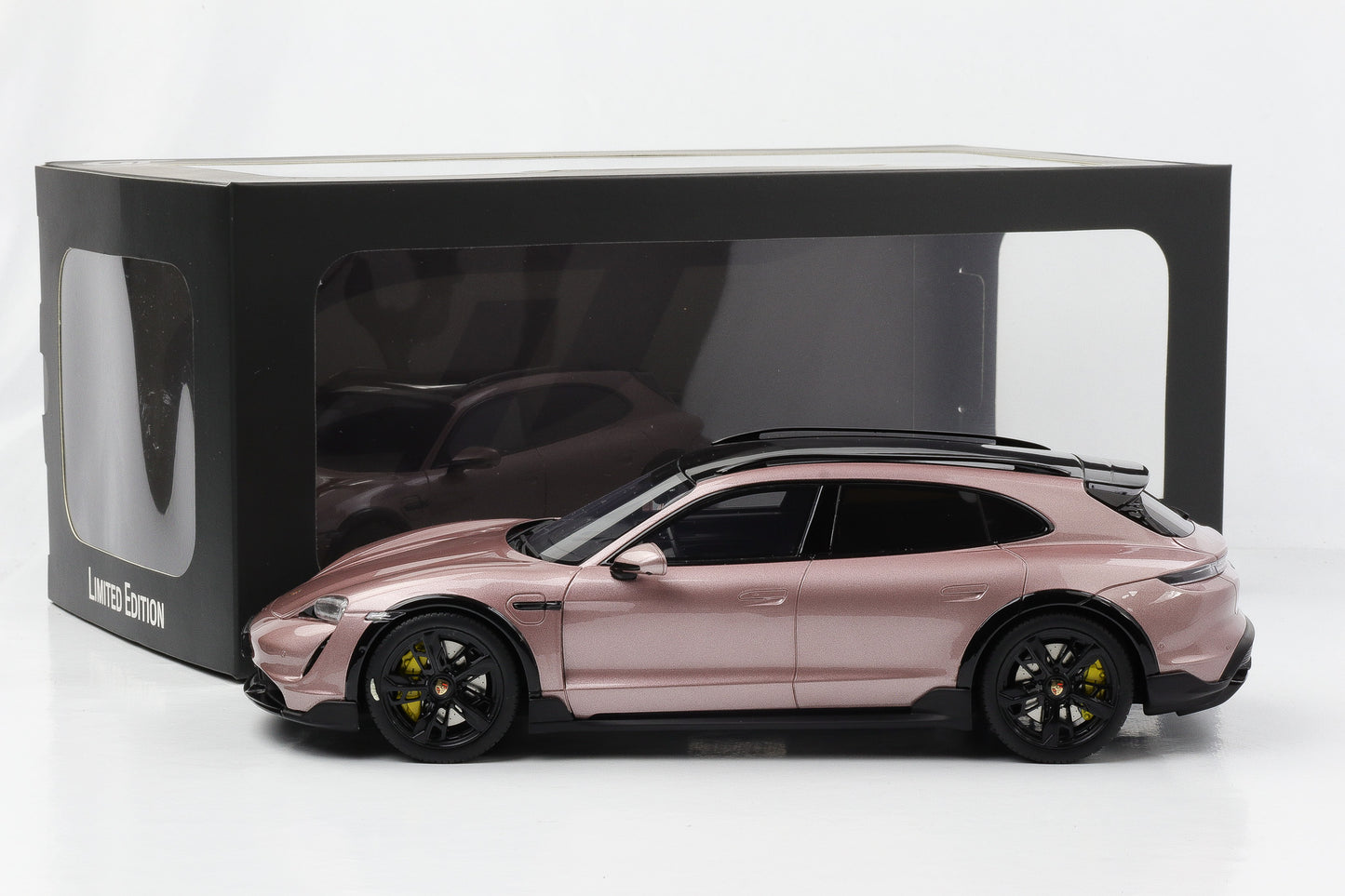 1:18 GT Spirit GT440 Porsche Taycan Turbo S Cross Turismo frozen berrry metallic 2022