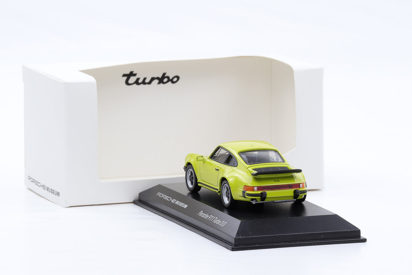 1:43 Porsche 911 930 Turbo 3.0 1975 lichtgrün diecast Museum MAP