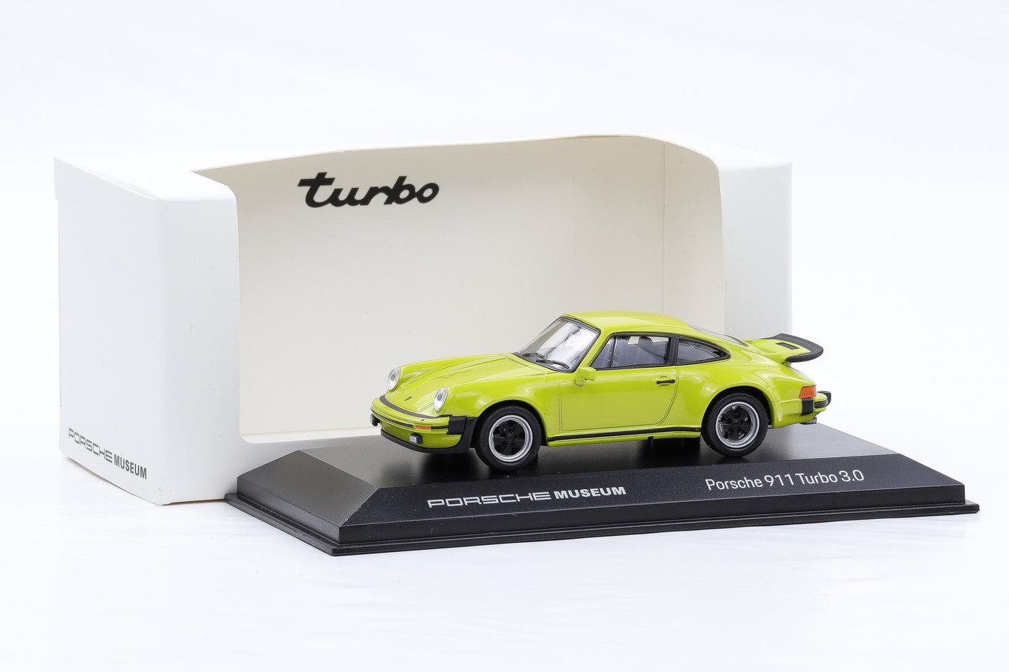 1:43 Porsche 911 930 Turbo 3.0 1975 lichtgrün diecast Museum MAP