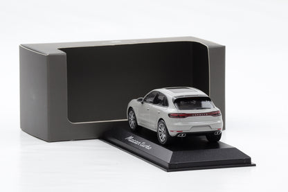1:43 Minichamps Porsche Macan turbo 95BN Kreide grau Dealer WAP0206020J