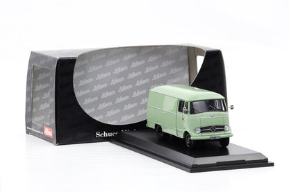 1:43 Schuco Mercedes-Benz L 319 Kastenwagen grün no. 02801