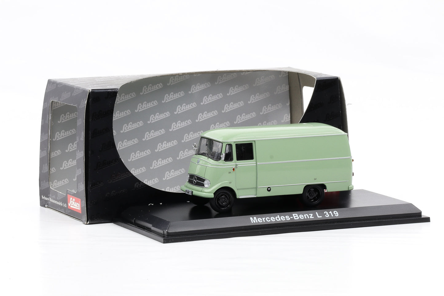 1:43 Schuco Mercedes-Benz L 319 Kastenwagen grün no. 02801