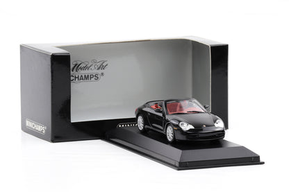 1:43 Minichamps Porsche 911 996 Carrera Cabriolet 2001 schwarz mit Hunden P.Lang