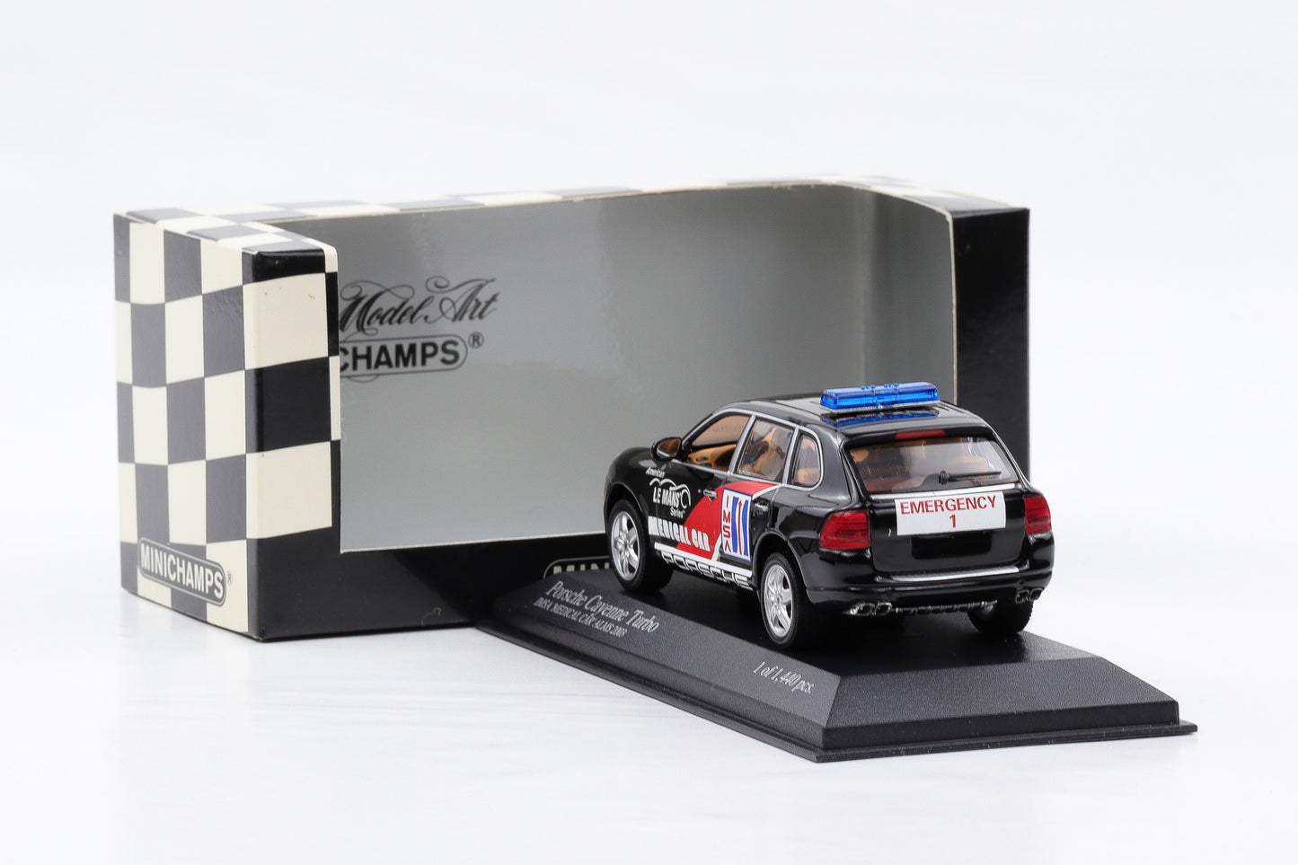 1:43 Minichamps Porsche Cayenne Turbo IMSA Medical Car ALMS 2003