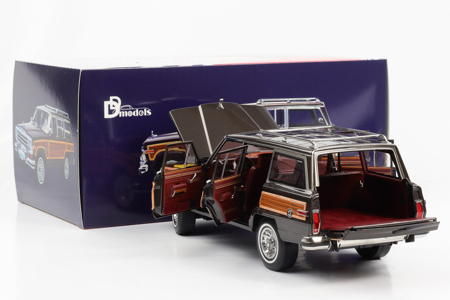 1:18 Jeep Grand Wagoneer 1991 Dover grey metallic/ wood DD-Models diecast