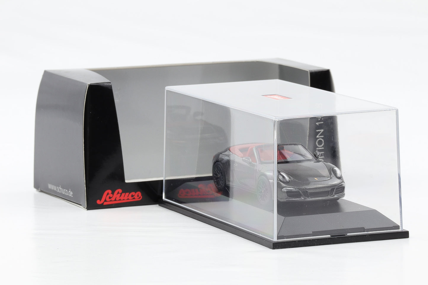 1:43 Porsche 911 991 Carrera 4 GTS Cabrio mit Dach achatgrau Schuco