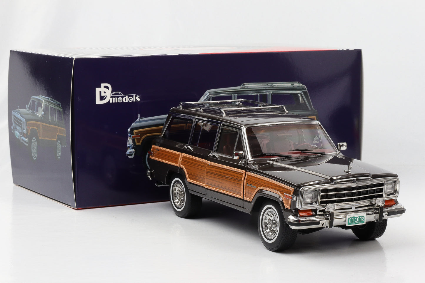 1:18 Jeep Grand Wagoneer 1991 Dover grey metallic/ wood DD-Models diecast