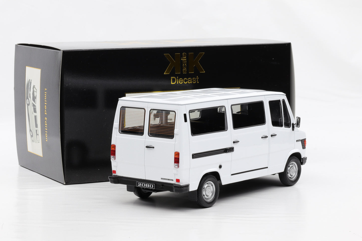 1:18 Mercedes-Benz 208 D Transporter Bus Fenster 1988 weiß KK-Scale