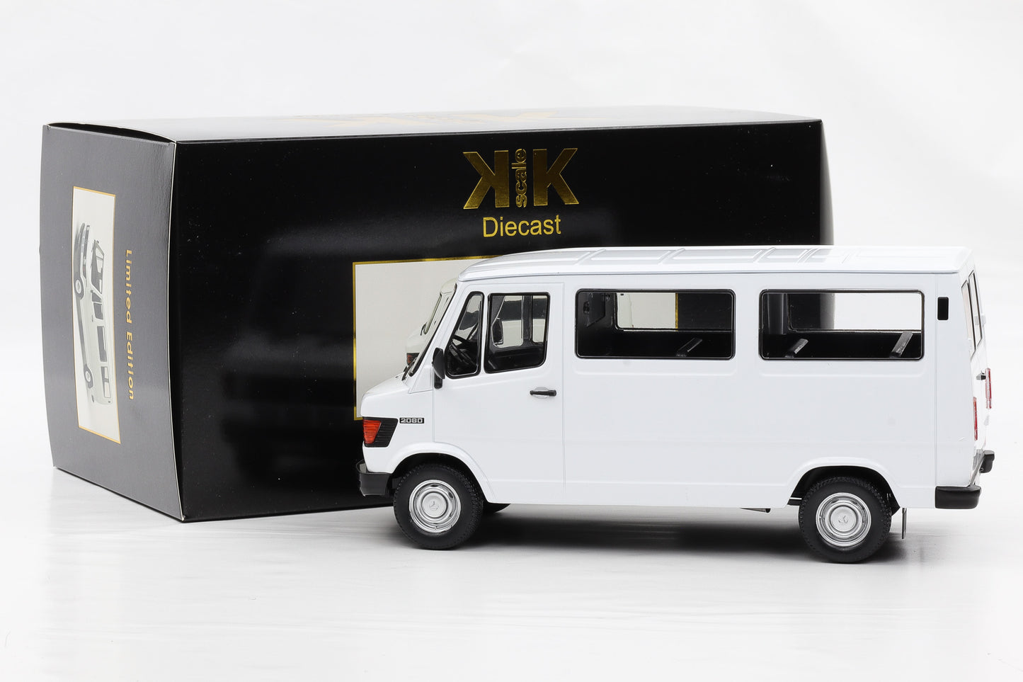 1:18 Mercedes-Benz 208 D Transporter Bus Fenster 1988 weiß KK-Scale