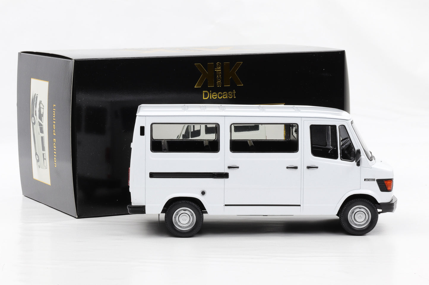 1:18 Mercedes-Benz 208 D Transporter Bus Fenster 1988 weiß KK-Scale