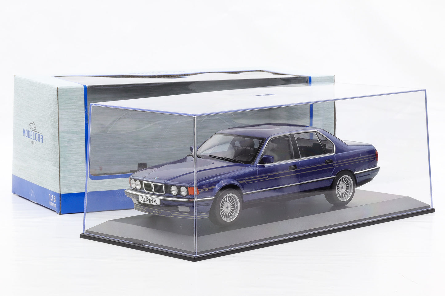1:18 MCG BMW Alpina B11 3.5 dunkelblau metallic 1992 + Vitrine