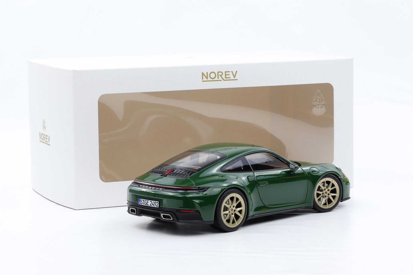 1:18 Norev Porsche 911 992.2 Carrera Coupe 2024 Irish green limited 200 pcs.
