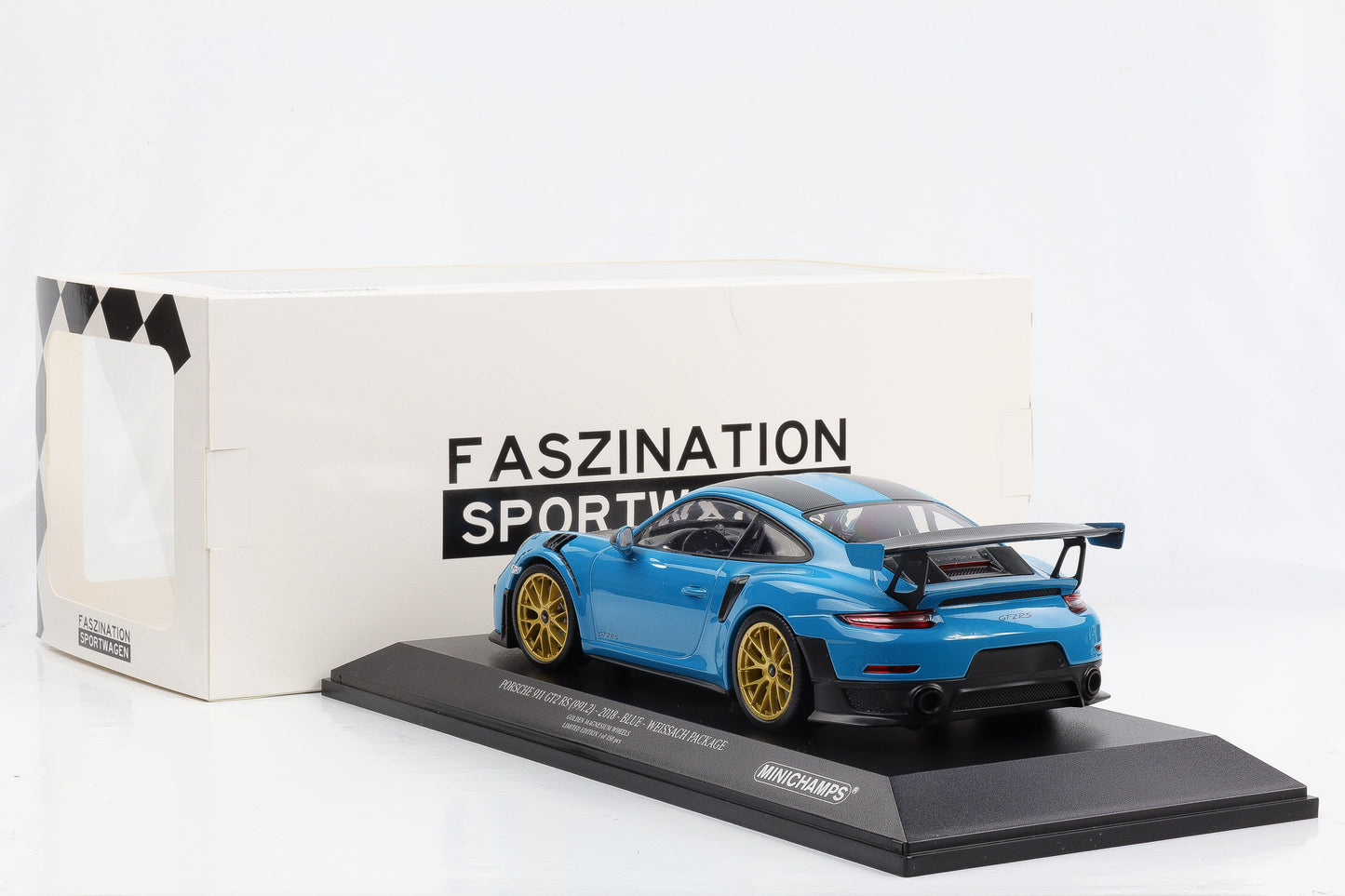 1:18 Porsche 911 GT2 RS 991.2 Weissach Package blau / goldene Felgen Minichamps