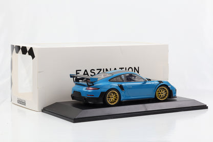 1:18 Porsche 911 GT2 RS 991.2 Weissach Package blau / goldene Felgen Minichamps