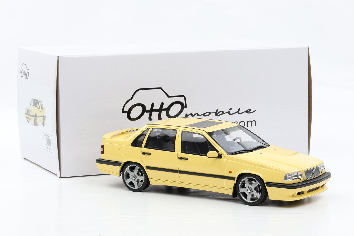 1:18 OTTOmobile Volvo 850 T-5R Cream Yellow 1996 OT1222