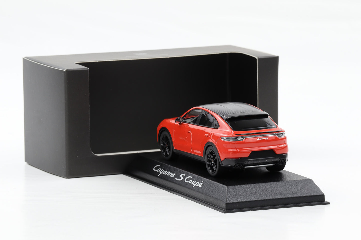1:43 Porsche Cayenne S Coupe 2019 lavaorange Dealer WAP Norev