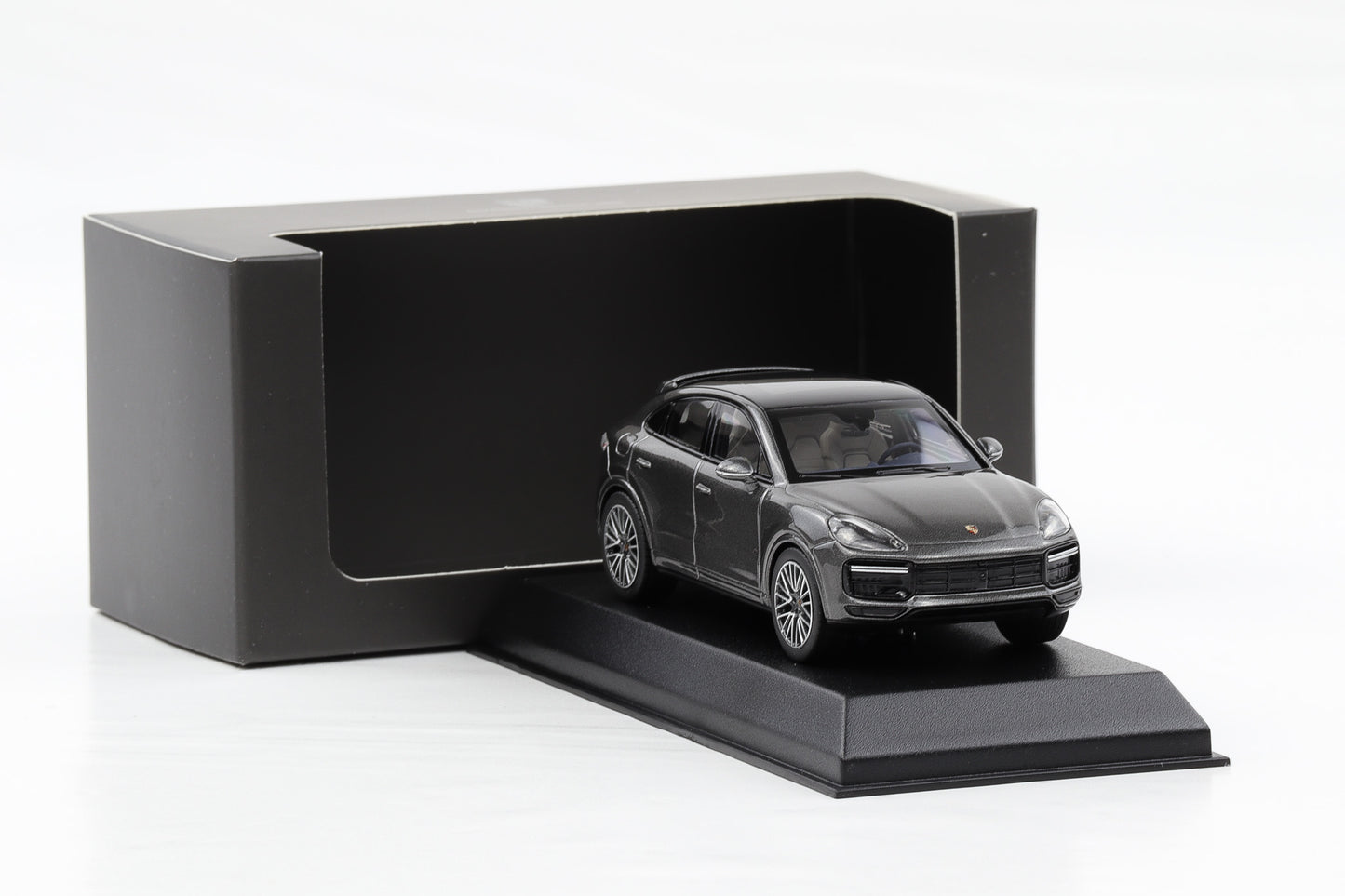 1:43 Porsche Cayenne Turbo Coupe 2019 dunkelgrau metallic dealer WAP Norev