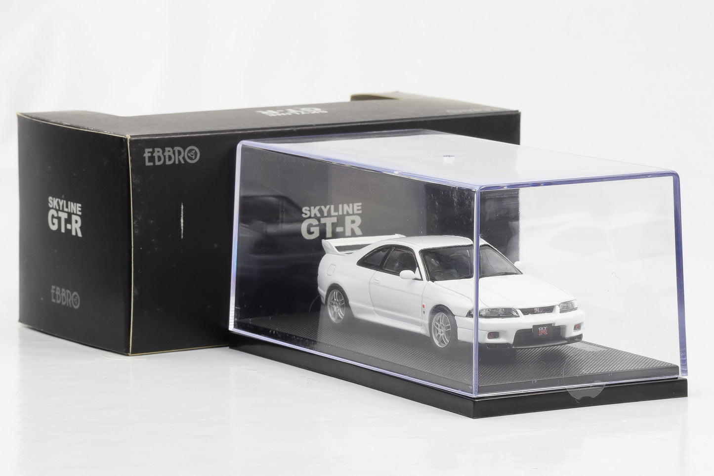 1:43 Ebbro Nissan Skyline GT-R R33 Vspec 1995 weiß