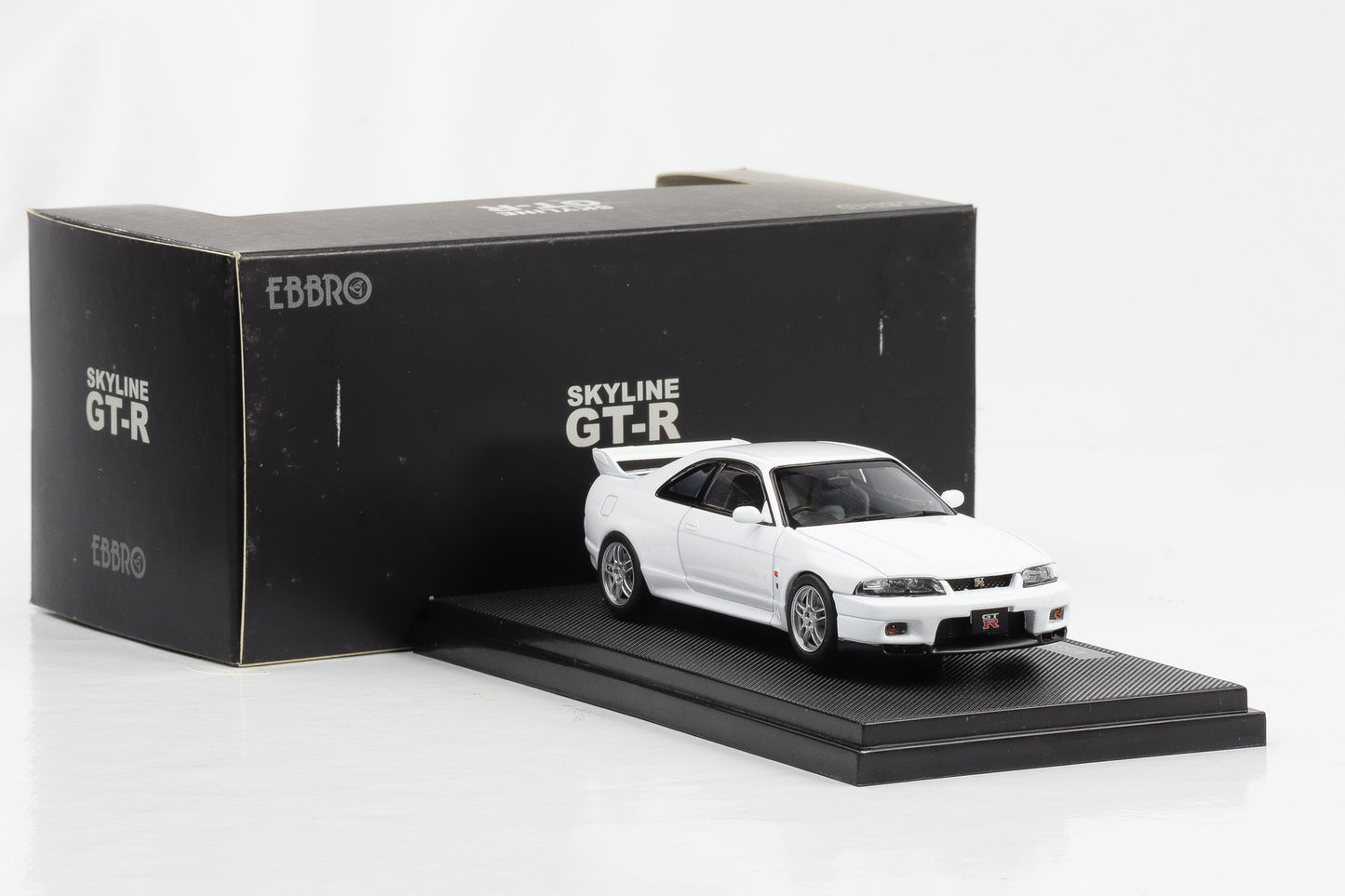 1:43 Ebbro Nissan Skyline GT-R R33 Vspec 1995 weiß