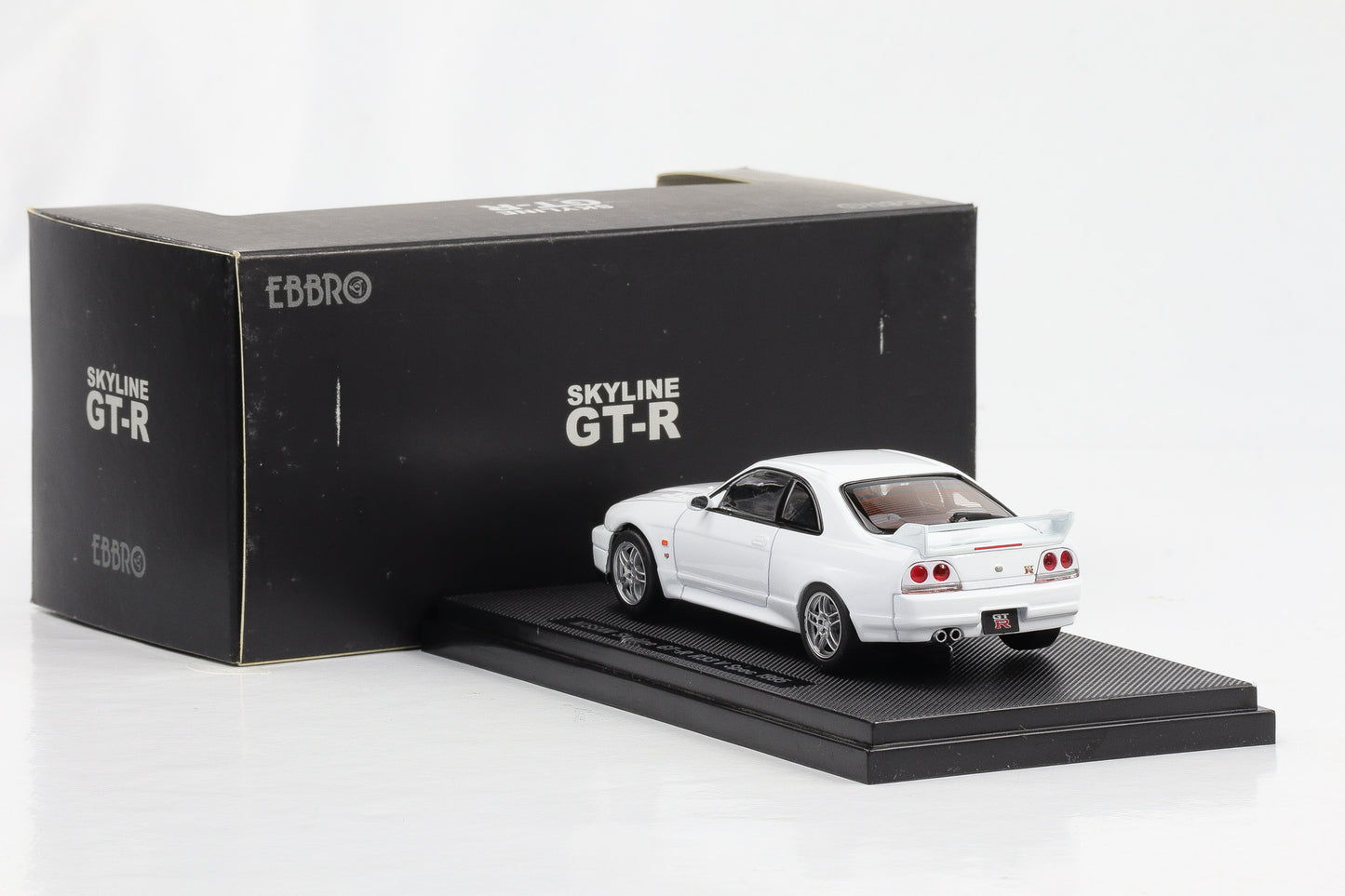 1:43 Ebbro Nissan Skyline GT-R R33 Vspec 1995 weiß