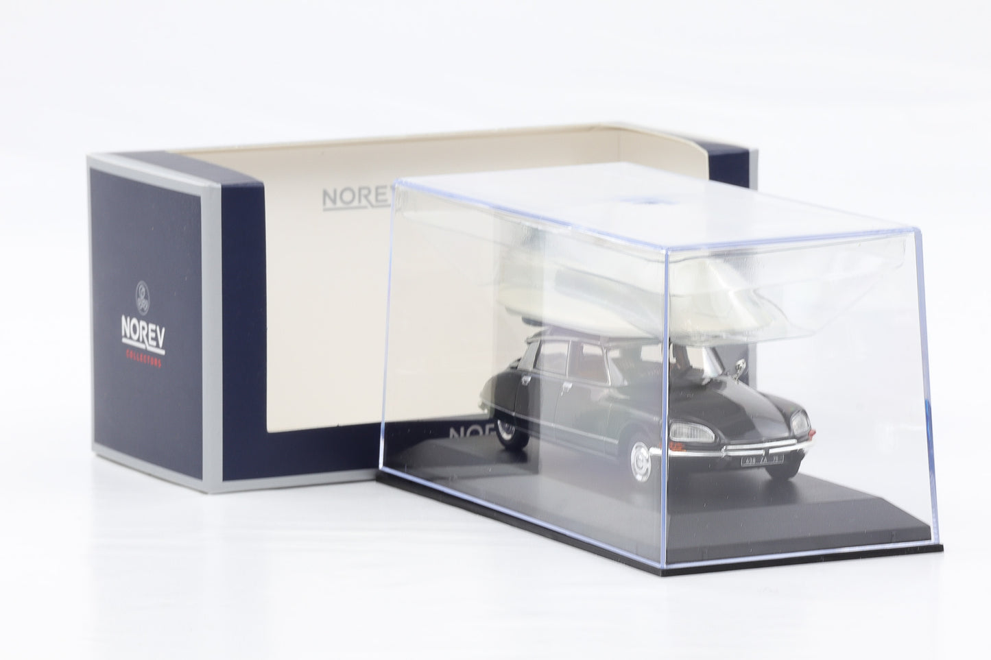1:43 Norev Citroen DS 21 Pallas schwarz mit Boot auf Dach 157072