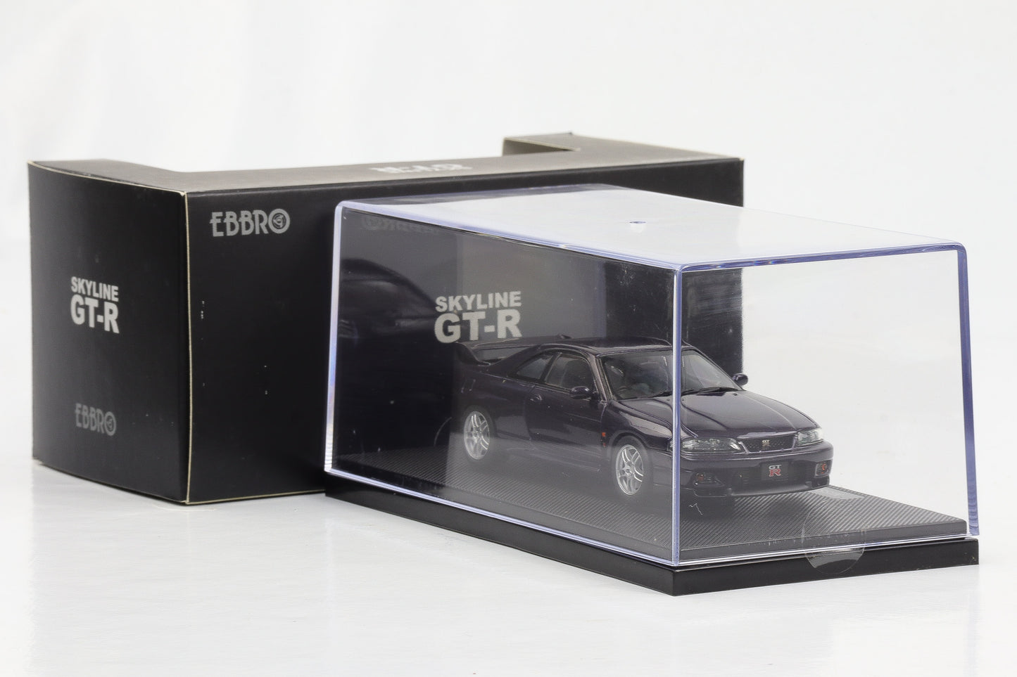 1:43 Ebbro Nissan Skyline GT-R R33 V Spec 1995 dunkel-metalliclila