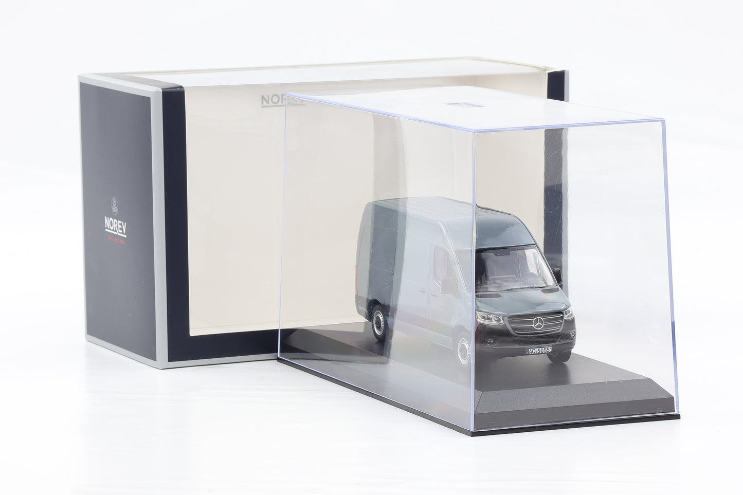 1:43 Norev Mercedes-Benz Sprinter Transporter Kasten grau 2018 351176